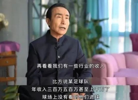 片中的主角索尼克由喜剧明星本;施瓦兹配音